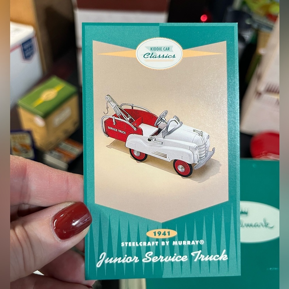 Hallmark 1941 Junior Service Truck replica - Picture 11 of 12